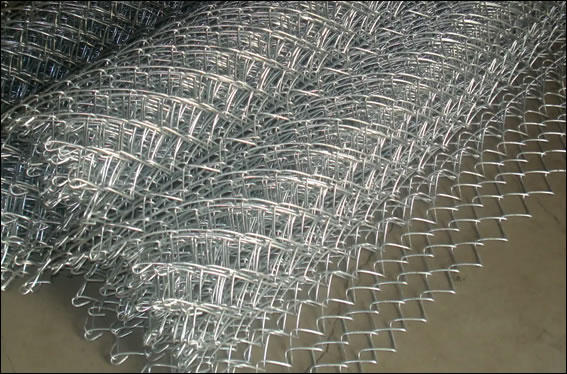 Hot dip galvanized chain link fencing with gates